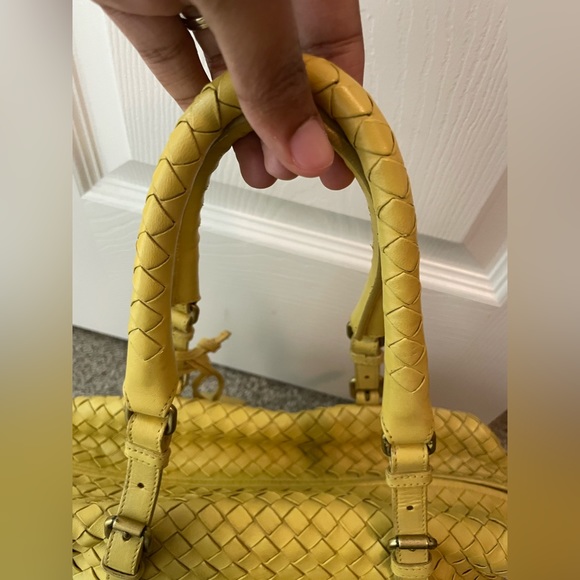 Authentic Bottega Veneta Habdbag - Picture 6 of 12